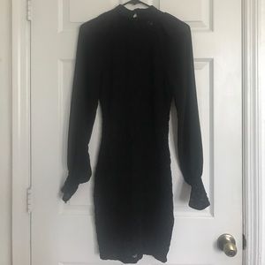 Beautiful black dress with see thru sleeves 💖