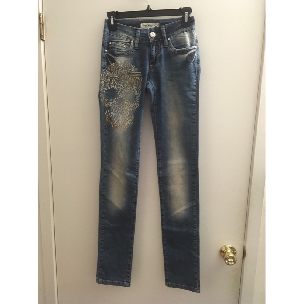 She Wants Skull Embellished Jeans💀💎✨