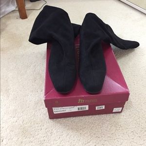 Munro stretch suede boot