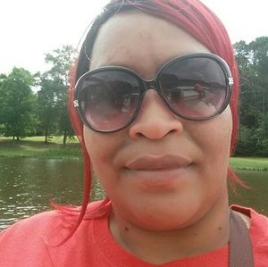 Meet your Posher, Clarissa