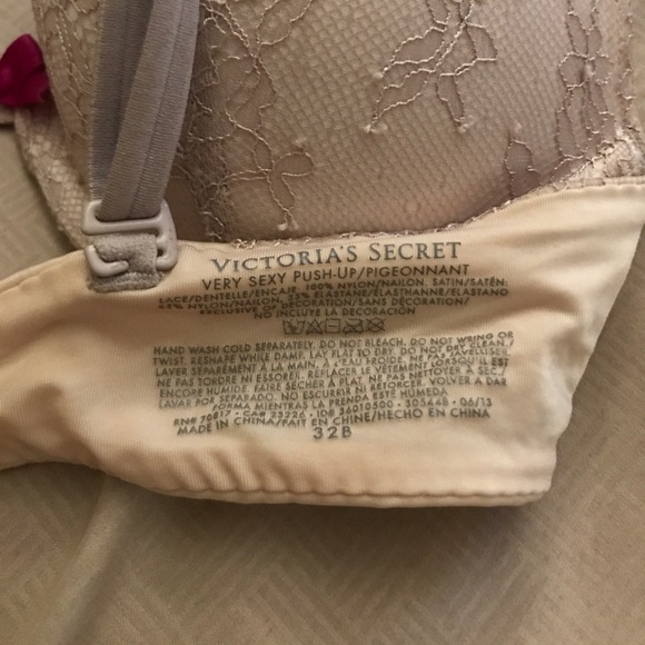 32b vs beautiful bra hand washed never dried - Picture 2 of 3