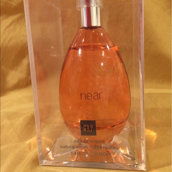 Eau de toilette. Natural spray. By Gap . - Picture 1 of 3