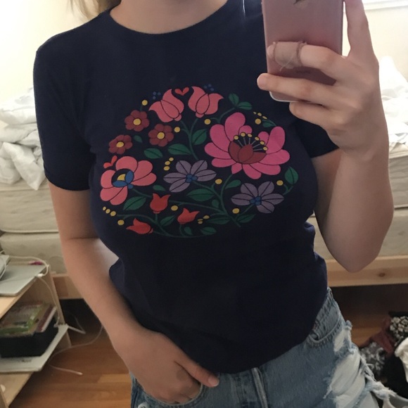 urban outfitters tee - Picture 2 of 2