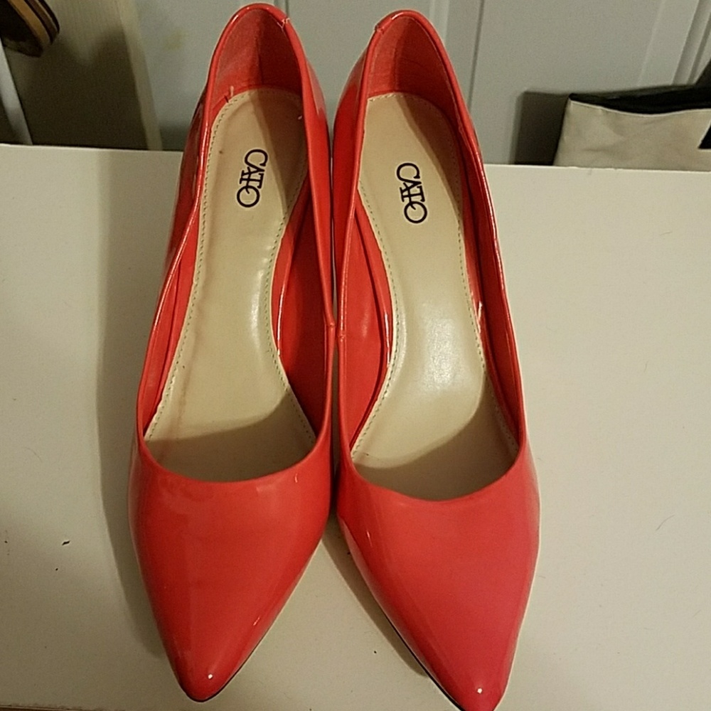 BNWT size 8 Coral Heels