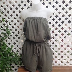Olive green romper size M Never been worn