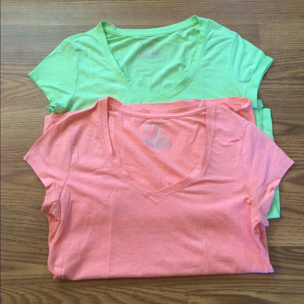 2 No Boundaries vneck tshirts size L (11-13)