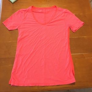 Lightweight lululemon tshirt