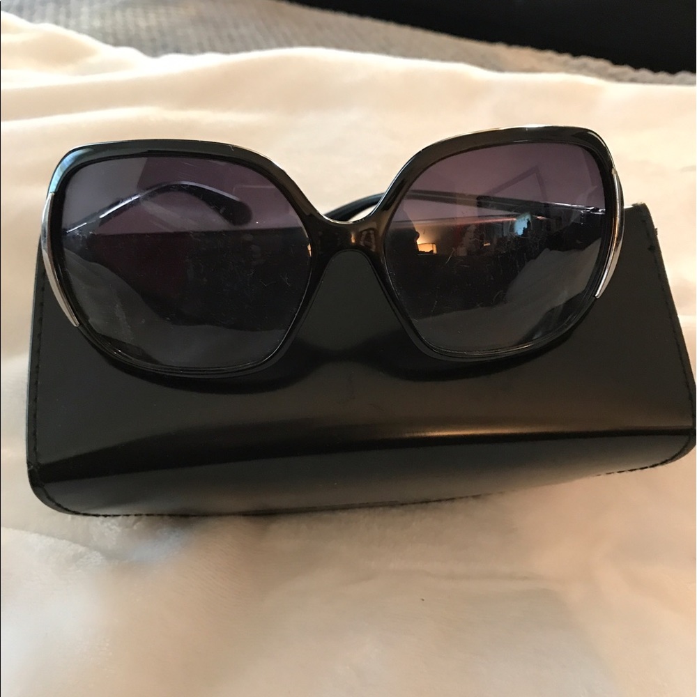 Black Marc Jacob sunglasses!