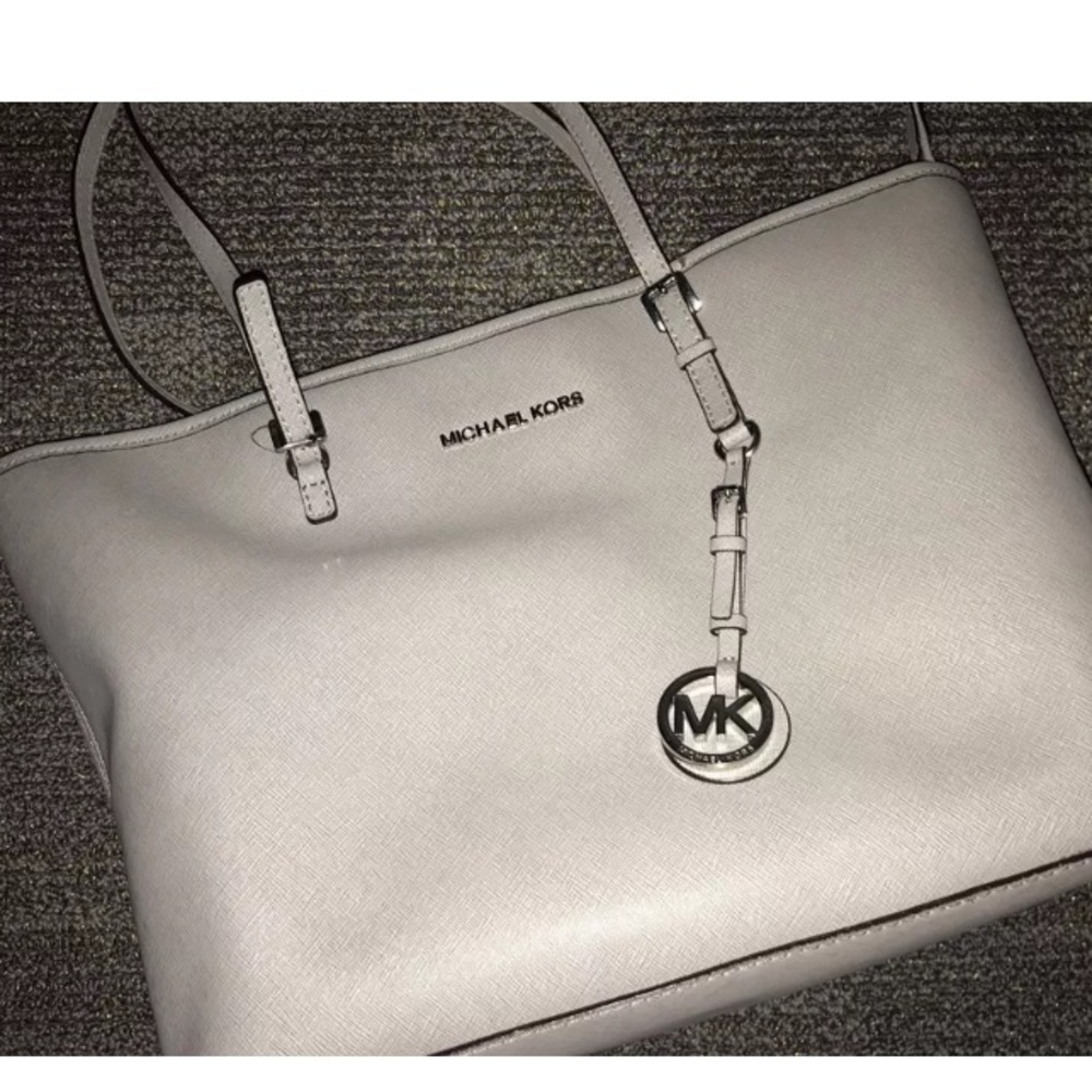 🎉preowned gray MICHAEL KORS purse