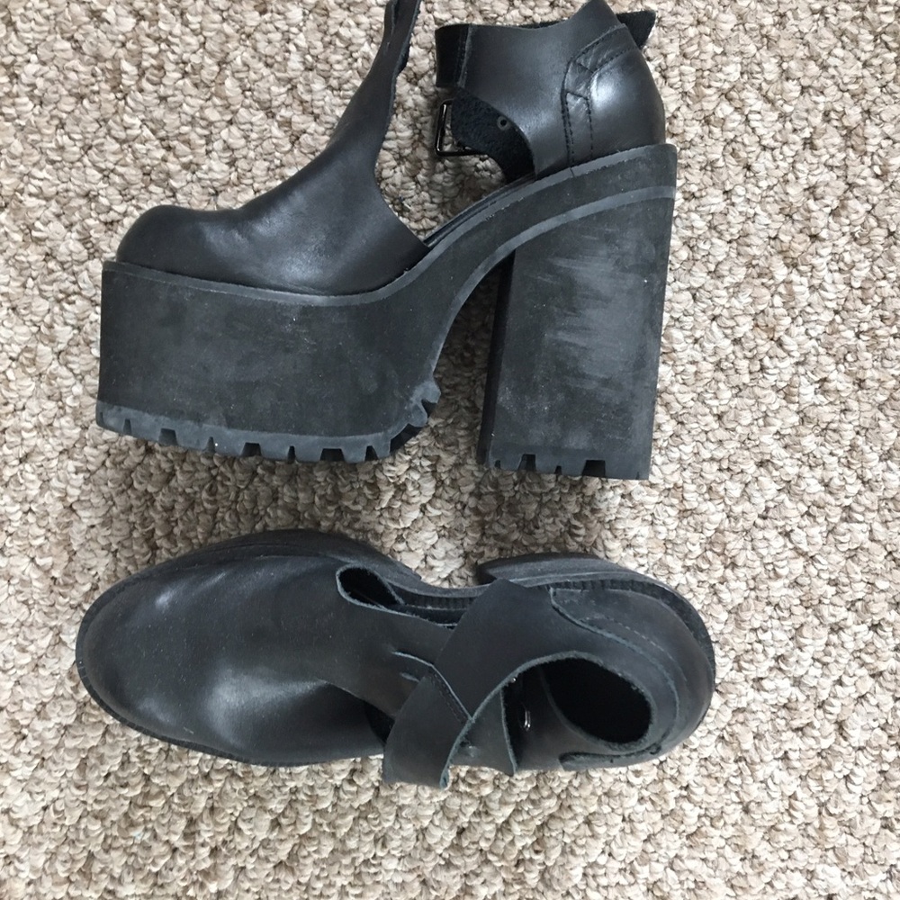 UNIF Dame Leather Platforms Size 7