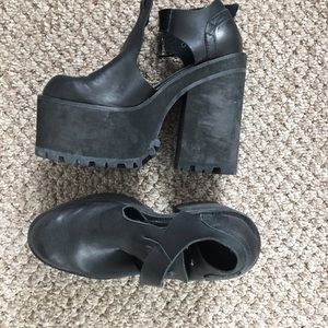 UNIF Dame Leather Platforms Size 7
