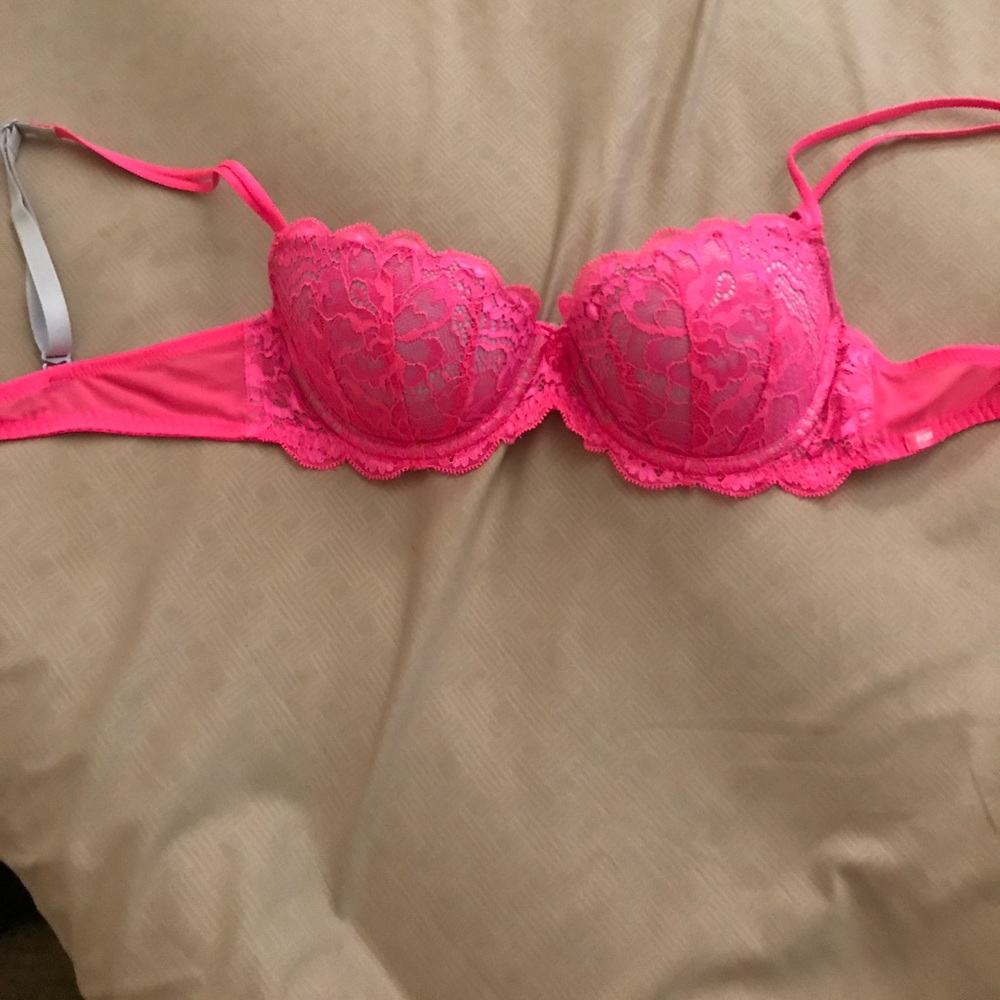 Barely worn to big :/ always hand washed no dryer