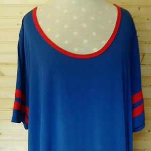 🎆🎆HP🎆🎆LuLaRoe Perfect T in Blue & Red