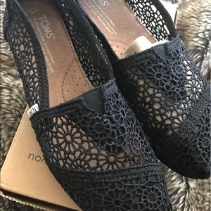 New TOMS Black Morocco Crochet