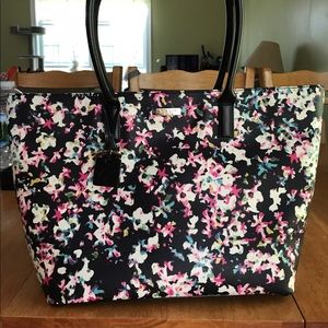Kate spade ♠️ large tote. EUC
