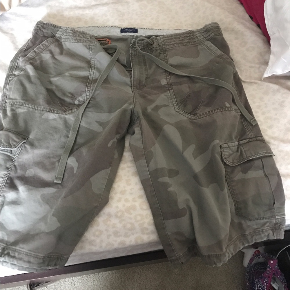 American Eagle camo shorts
