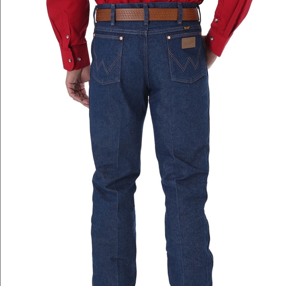 Wrangler cowboy 🤠 cut , slim fit.