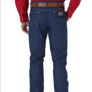 Wrangler cowboy 🤠 cut , slim fit.