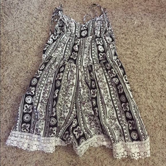 Patterned Romper - Picture 2 of 2