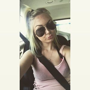 Meet your Posher, Riley