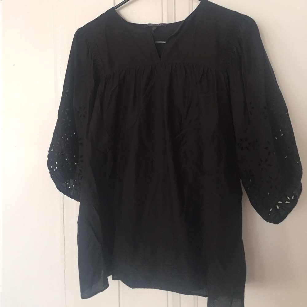 Strenesse: Black cotton blouse with lace sleeves