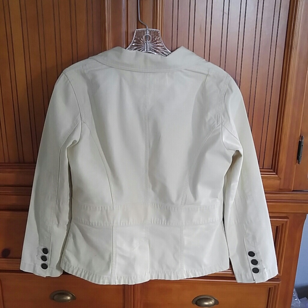 Women's jacket - Picture 2 of 3