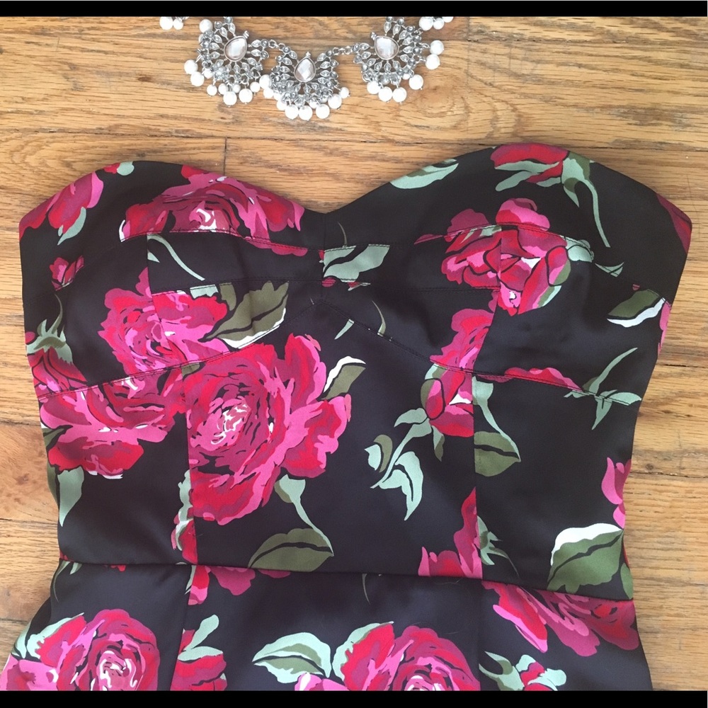 Fun BCBG floral strapless sweetheart date dress - Picture 2 of 4