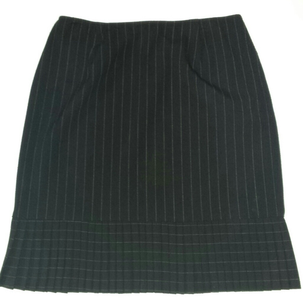 Pleated Hem Pinstripped Skirt