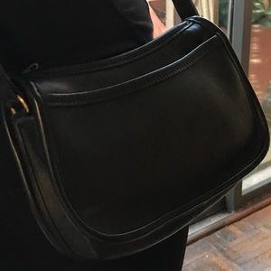 🚨3HR PRICE ⬇️🚨COACH Small Leather Cross-body Bag