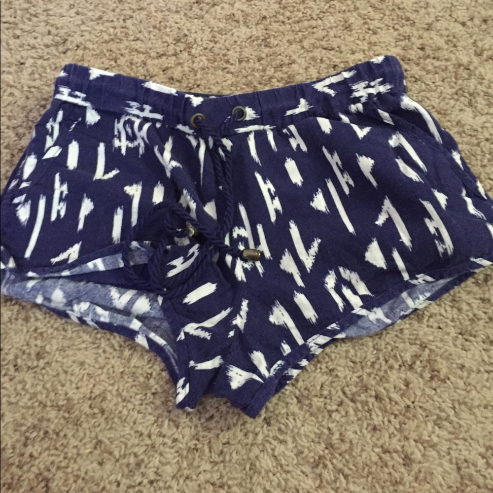 Patterned navy blue forever 21 shorts