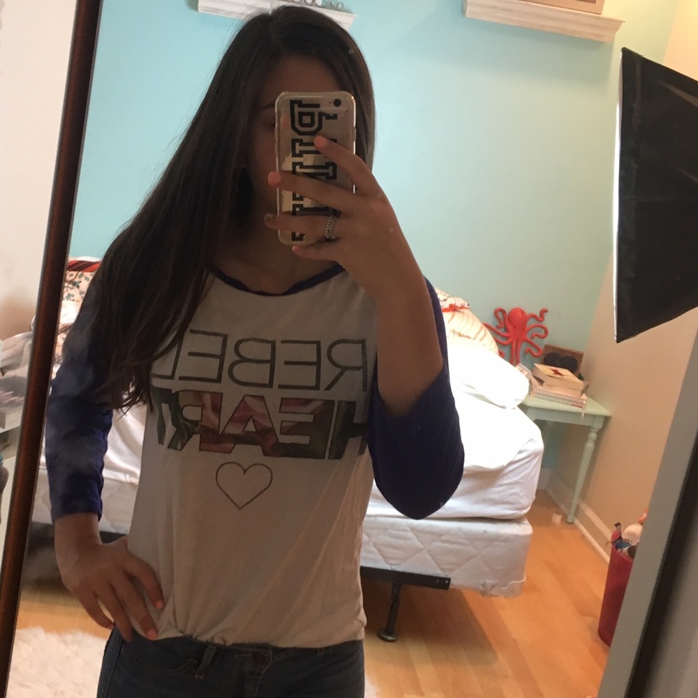 American Eagle Graphic Quarter Sleeve Tee