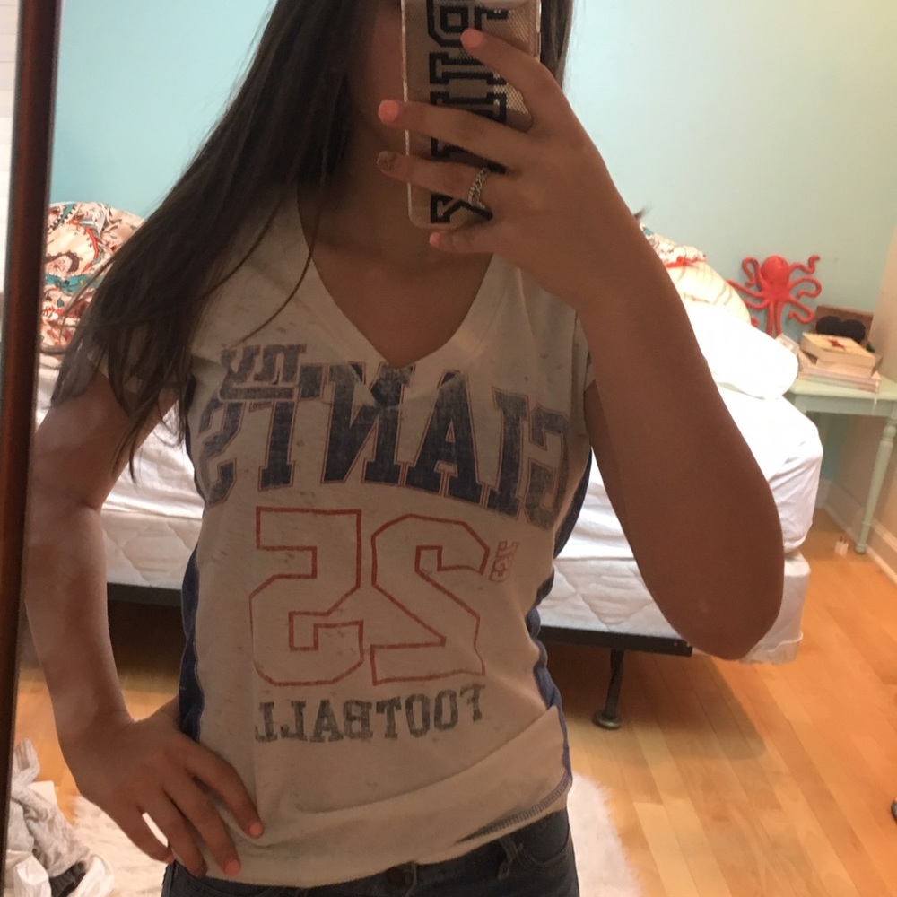 Giants Football V neck tee!