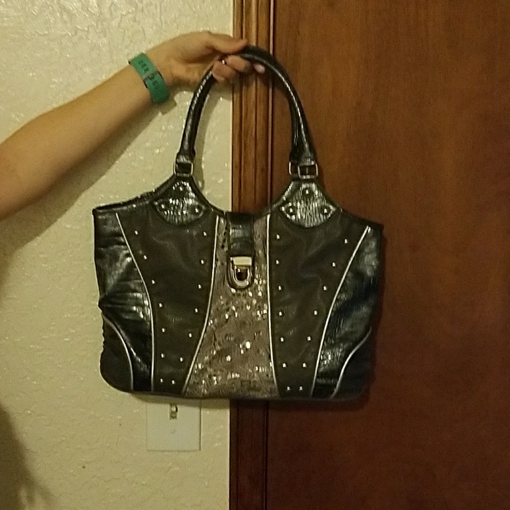 Chateau purse