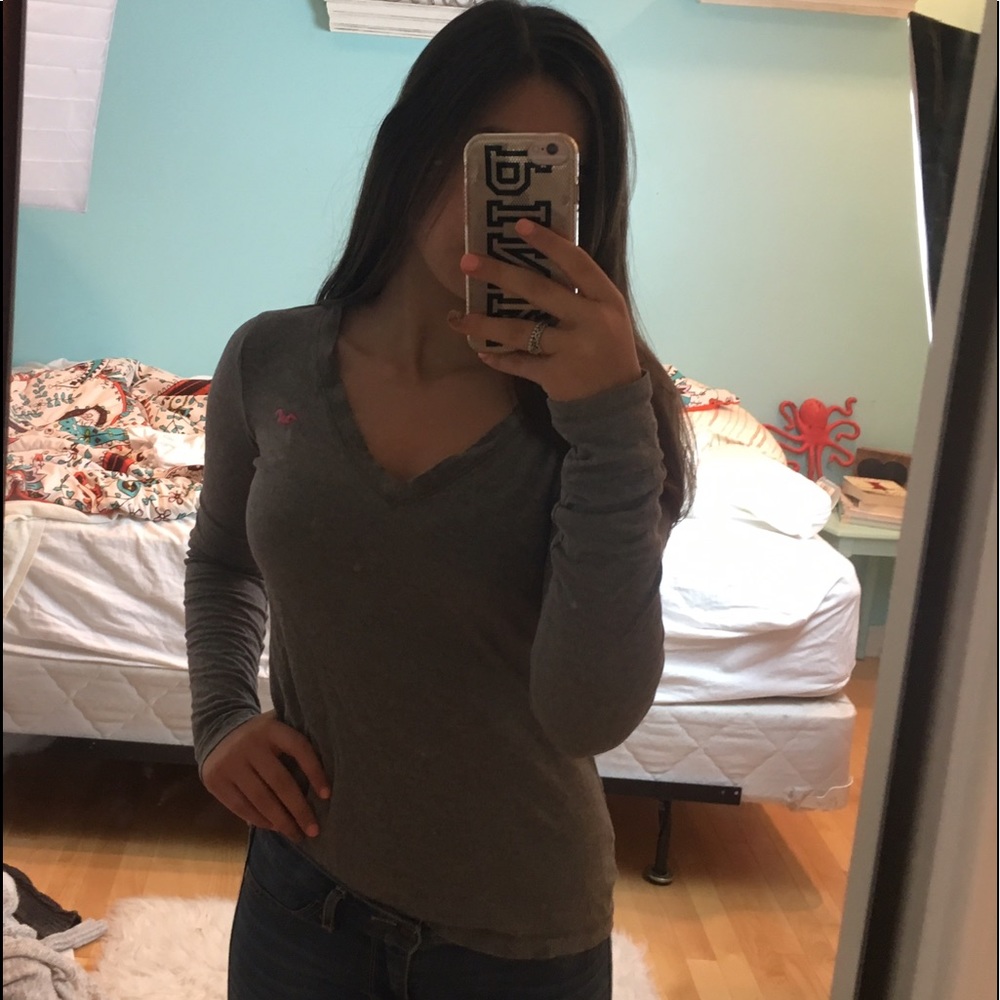 HOLLISTER Low V neck Long sleeve!