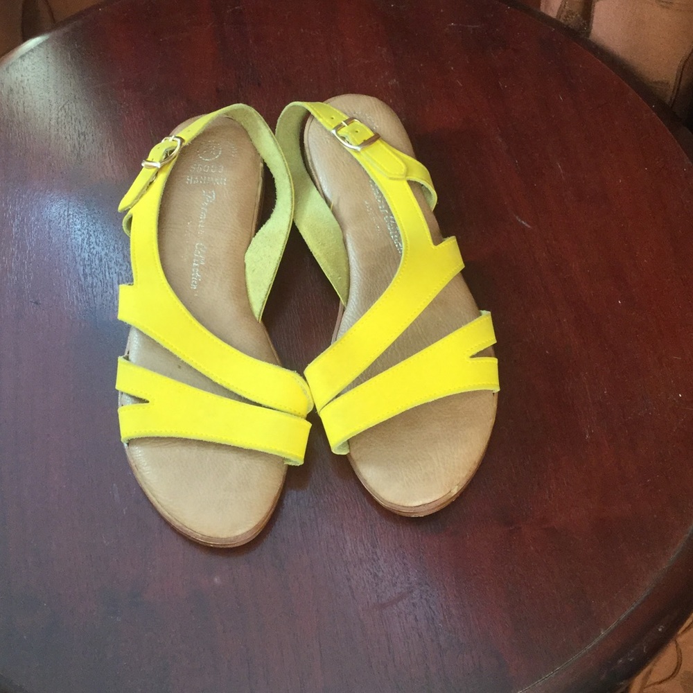 🥾2 for $15 🥾Premiere Collection Sandal.