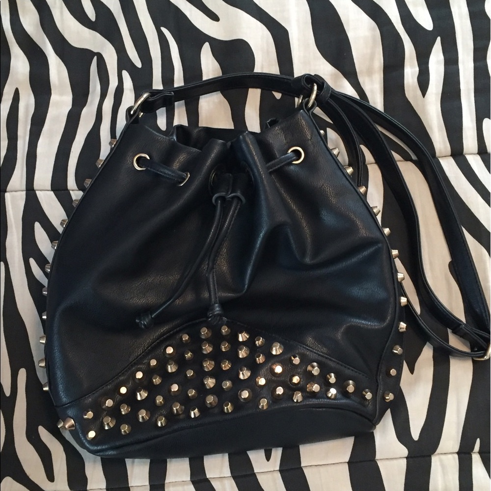 👜Black & Gold Studded Bucket Bag👜