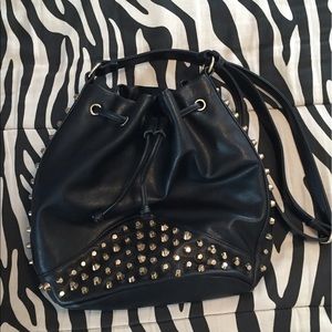 👜Black & Gold Studded Bucket Bag👜