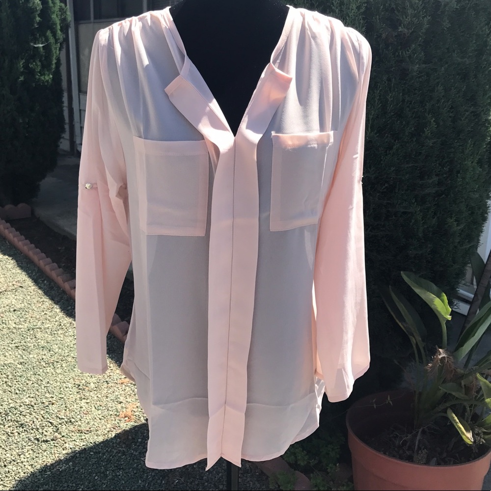 ⚠️Pink front-pocket blouse