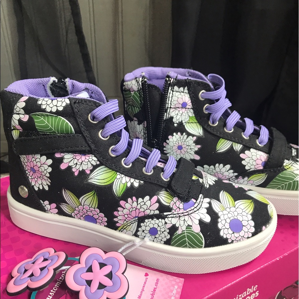 Bumbums & Baubles Brooklyn Sneaker. Girls 12.