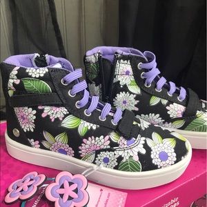 Bumbums & Baubles Brooklyn Sneaker. Girls 12.