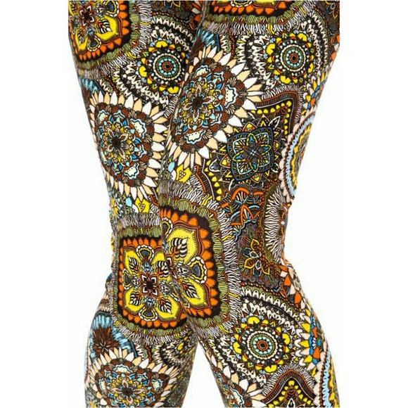BohoBeauRoseBoutique Pants - (Plus) Curvy Tribal Print Leggings