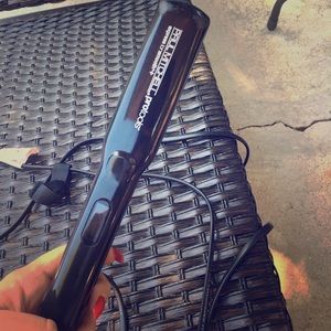 The express ion complex smooths hair