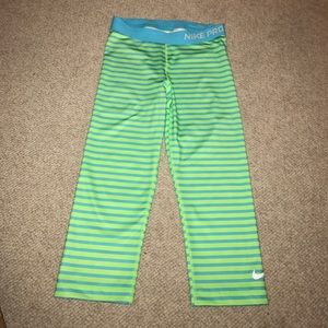 BLUE & GREEN NIKE PRO WORKOUT CAPRIS