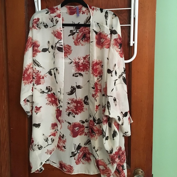 LAST ONE ||➕ Floral Sheer Kimono - Picture 2 of 4