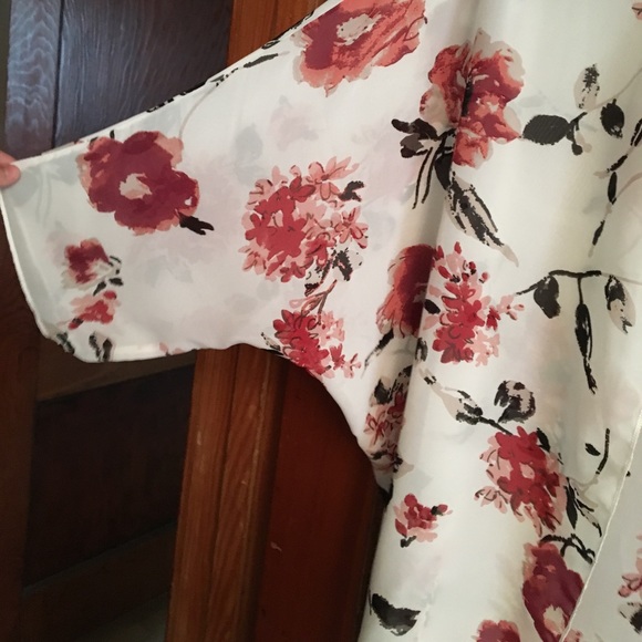LAST ONE ||➕ Floral Sheer Kimono - Picture 3 of 4