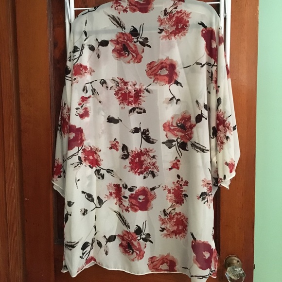 LAST ONE ||➕ Floral Sheer Kimono - Picture 4 of 4
