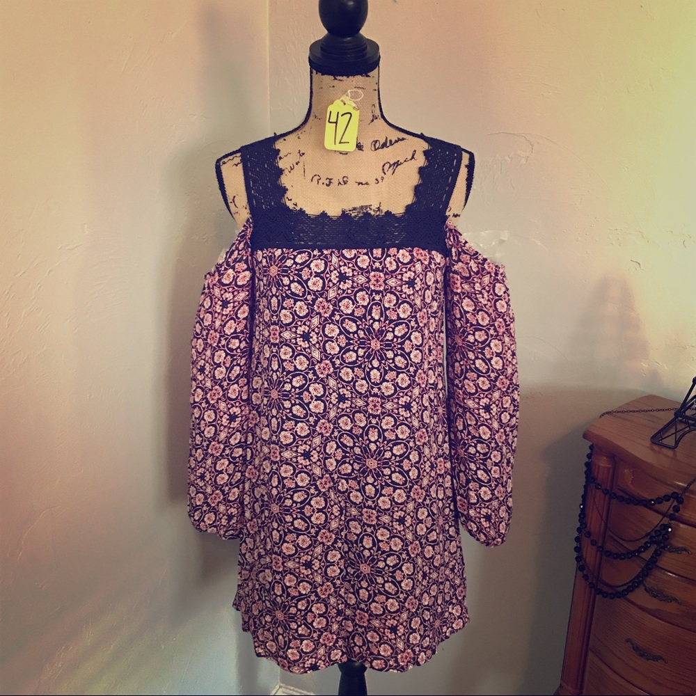 Xhiliration Cold Shoulder print dress