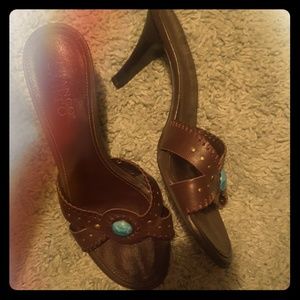 Stylish Summer sandals with turquoise accent.