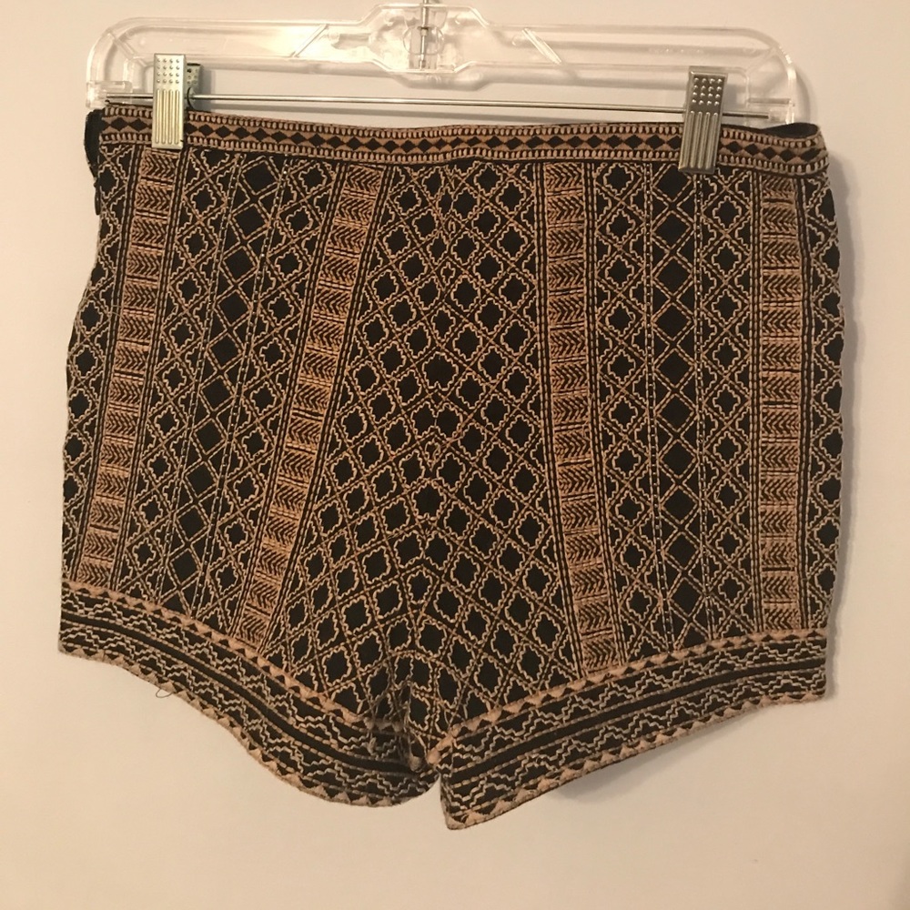 Beaded high waisted shorts - Picture 2 of 3