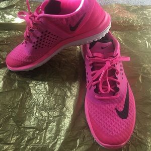 Nikes size 6 ( U.S )